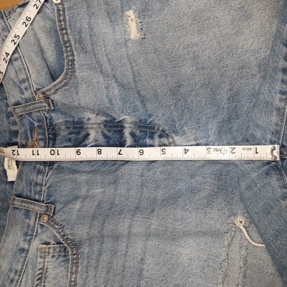 Forever 21 Size 29 Distressed / Destroyed Button Fly Jeans, Raw Hem, Gently Used - Picture 9 of 16
